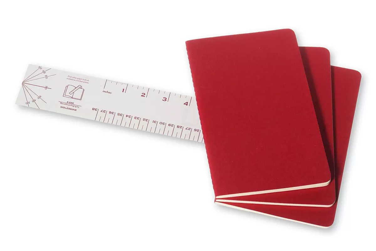 Een Moleskine Cahier Ruled Notebook Large Cranberry Red koop je bij Moleskine.nl